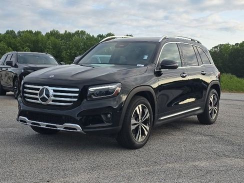 Used 2025 Mercedes-Benz GLB 250 image 1