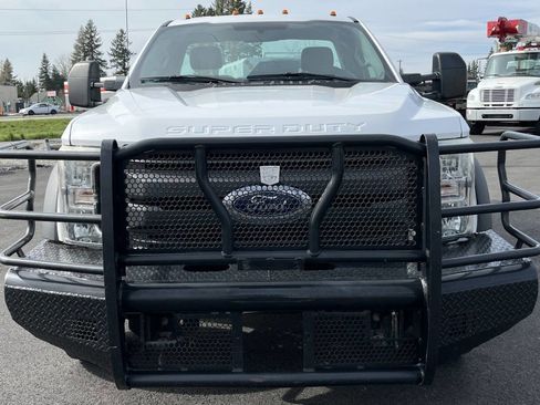 Used 2017 Ford F450 XL image 2