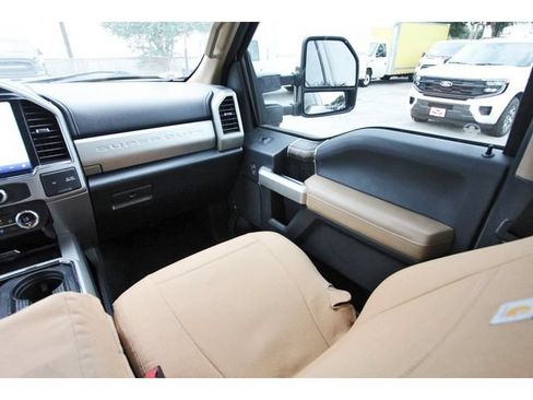 Used 2022 Ford F250 Lariat w/ Lariat Ultimate Package AWD/4WD image 9