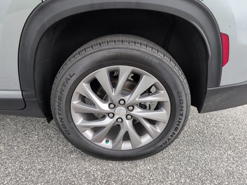 Used 2025 Buick Enclave Preferred FWD image 4