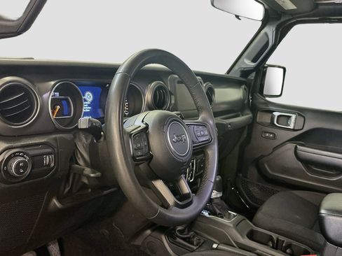 Used 2023 Jeep Gladiator Sport AWD/4WD image 18