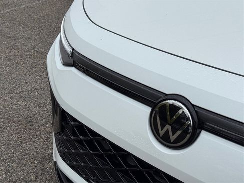 New 2026 Volkswagen Tiguan SE R-Line image 5