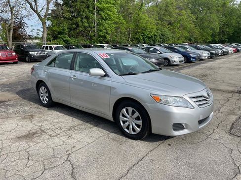 Used 2010 Toyota Camry SE FWD image 3
