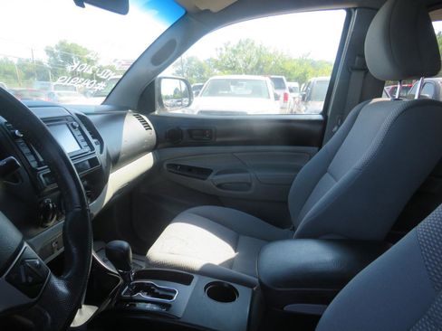 Used 2015 Toyota Tacoma PreRunner w/ Convenience Package image 15