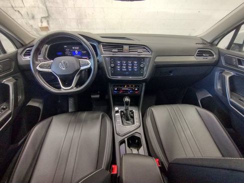 Certified 2022 Volkswagen Tiguan SE FWD image 40