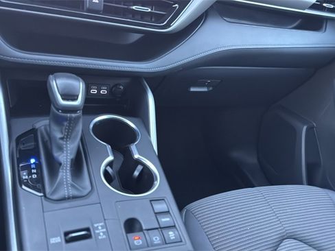 Used 2024 Toyota Highlander LE image 23