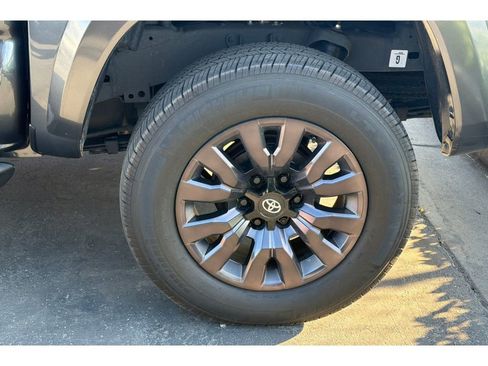 Used 2022 Toyota Tacoma Limited w/ Nightshade Package AWD/4WD image 4
