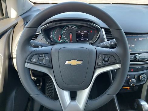 Used 2020 Chevrolet Trax LT w/ LT Convenience Package FWD image 30