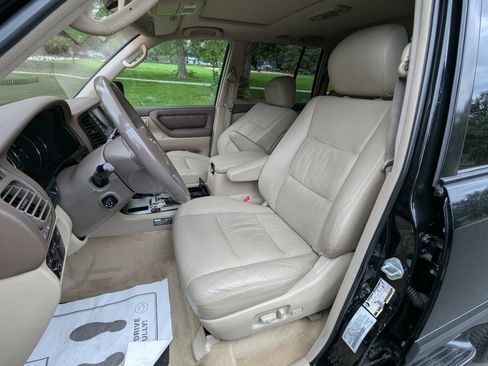 Used 2005 Toyota Land Cruiser image 12