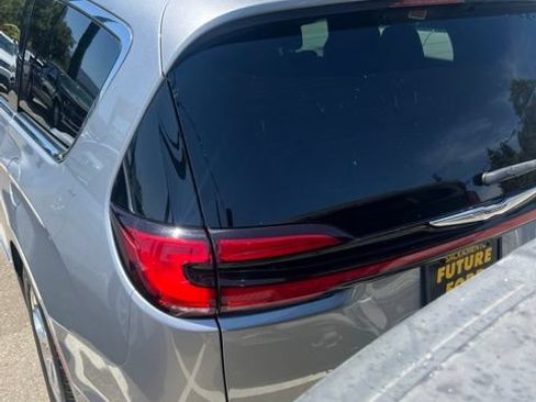 Used 2021 Chrysler Pacifica Limited w/ Premium & Safety Sphere Group AWD/4WD image 9