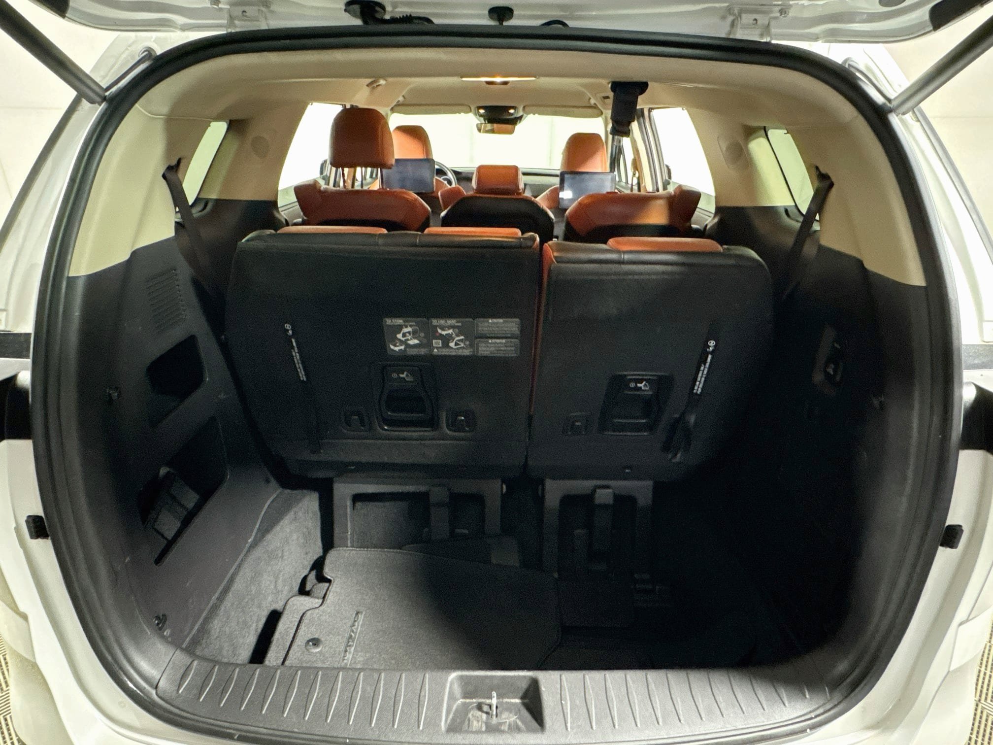 Used 2024 Kia Carnival SX FWD image 27