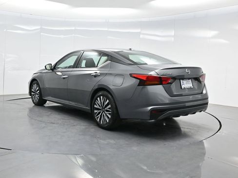 Used 2024 Nissan Altima 2.5 SV FWD image 5