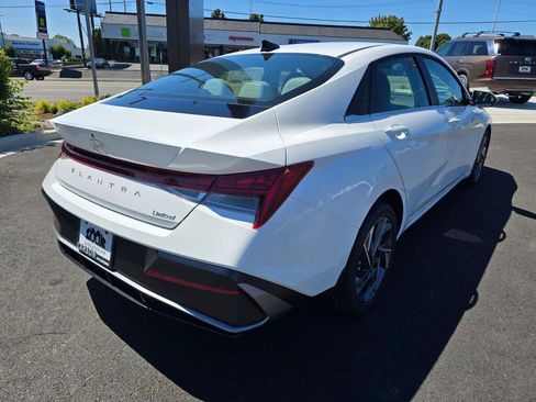 New 2026 Hyundai Elantra Limited FWD image 3