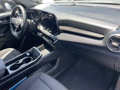 Used 2025 Chevrolet Equinox LT FWD image 28