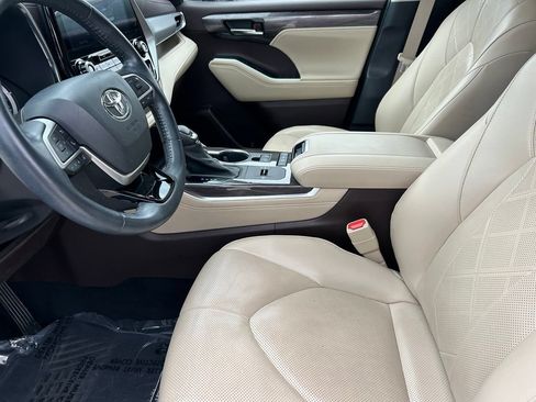 Used 2022 Toyota Highlander Platinum AWD/4WD image 11