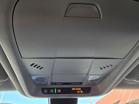 Used 2024 GMC Terrain SLE image 21