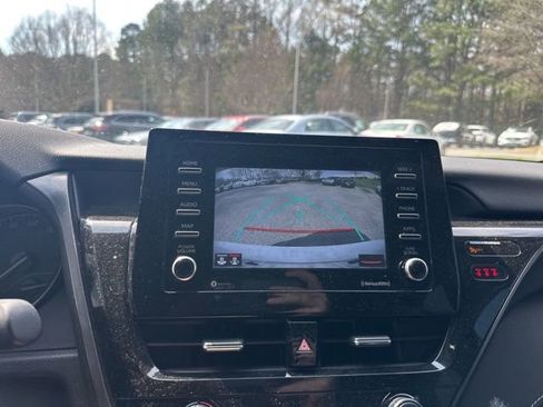 Used 2021 Toyota Camry SE image 17