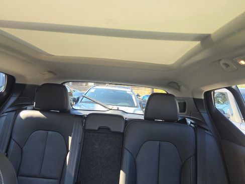 Used 2025 Volvo XC40 B5 Plus AWD/4WD image 5