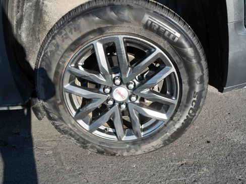 Used 2018 GMC Acadia SLT image 30