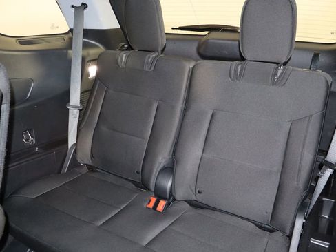 Used 2021 Ford Explorer XLT RWD image 17
