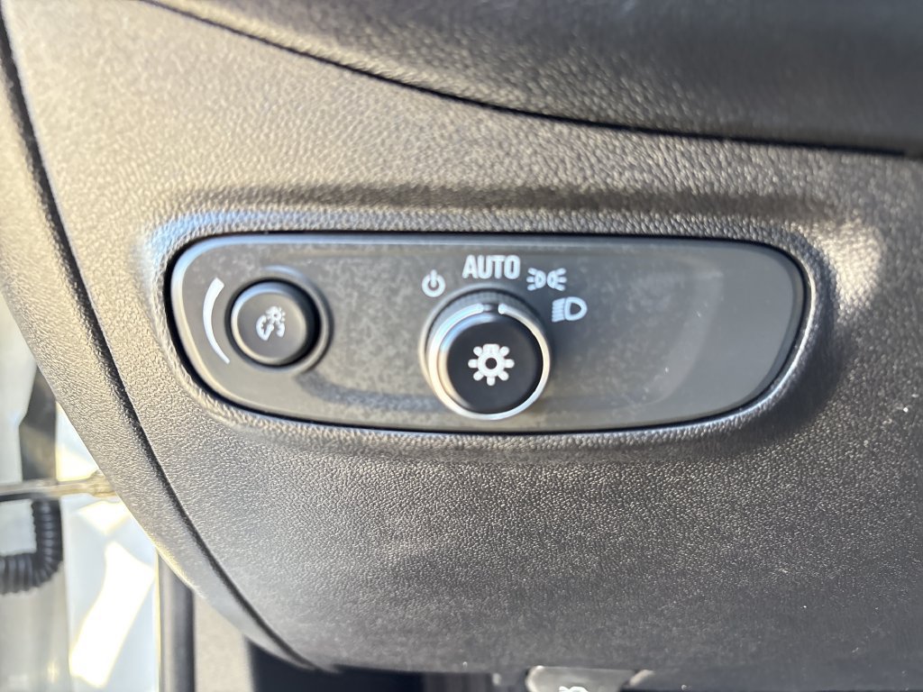 Used 2018 Chevrolet Equinox LT FWD image 20
