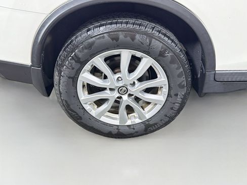 Used 2017 Nissan Rogue SV w/ SV Premium Package image 34