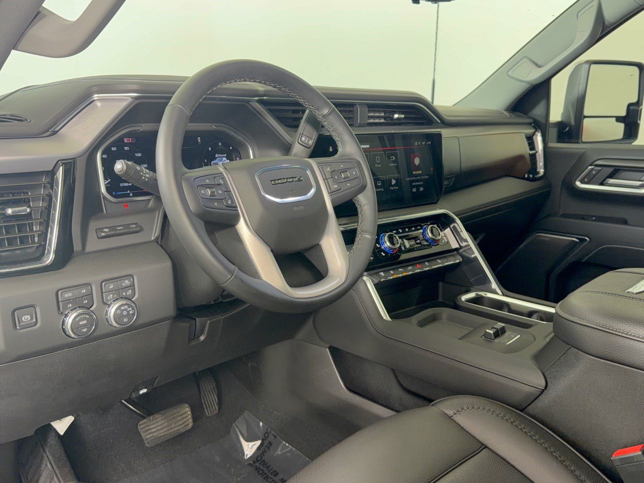 Used 2026 GMC Sierra 3500 Denali AWD/4WD image 4