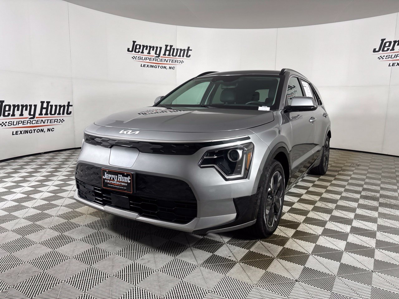 Used 2023 Kia Niro Wind w/ Wind Preserve Package FWD image 1