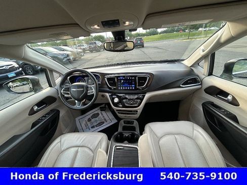 Used 2017 Chrysler Pacifica Touring-L Plus FWD image 29