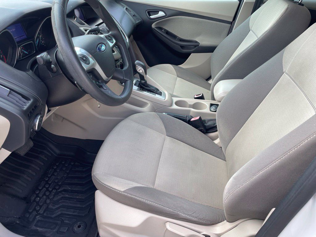 Used 2013 Ford Focus SE FWD image 9