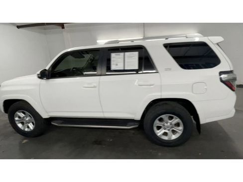 Used 2018 Toyota 4Runner SR5 Premium image 6