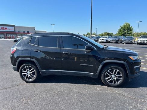 Used 2019 Jeep Compass Latitude FWD image 8