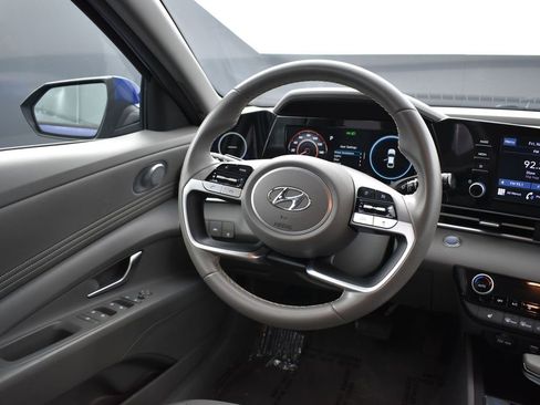 Used 2022 Hyundai Elantra SEL w/ Convenience Package image 18