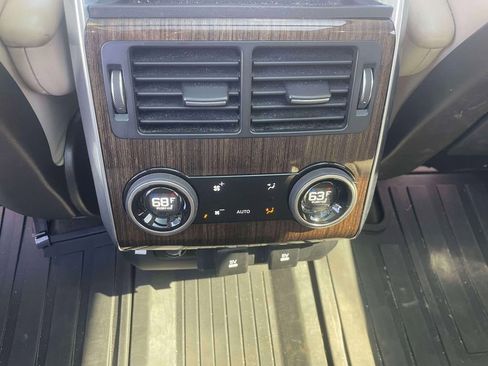 Used 2018 Land Rover Range Rover Sport HSE image 13