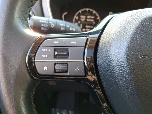 Used 2025 Honda Pilot Touring image 23