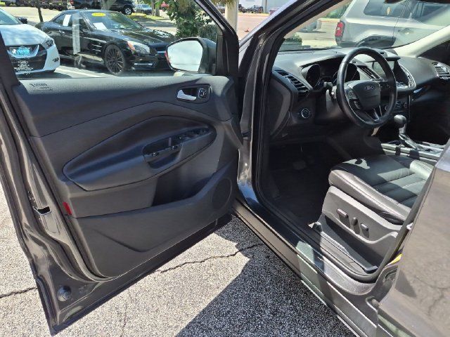 Used 2017 Ford Escape Titanium FWD image 9
