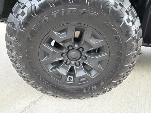 Used 2017 Toyota Tacoma TRD Off-Road w/ Tow Package (A/T) AWD/4WD image 31