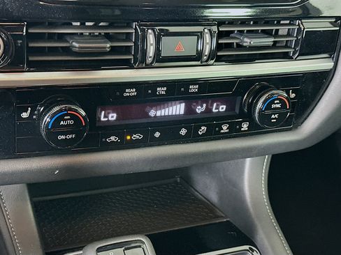 Used 2024 Nissan Pathfinder SV FWD image 23