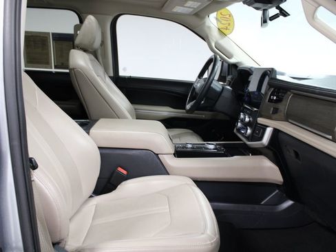 Used 2024 Ford Expedition Limited image 31