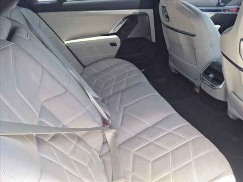 Used 2023 BMW 740i w/ Parking Assistance Package RWD image 18