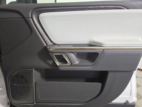 Used 2024 Rivian R1S Adventure AWD/4WD image 16