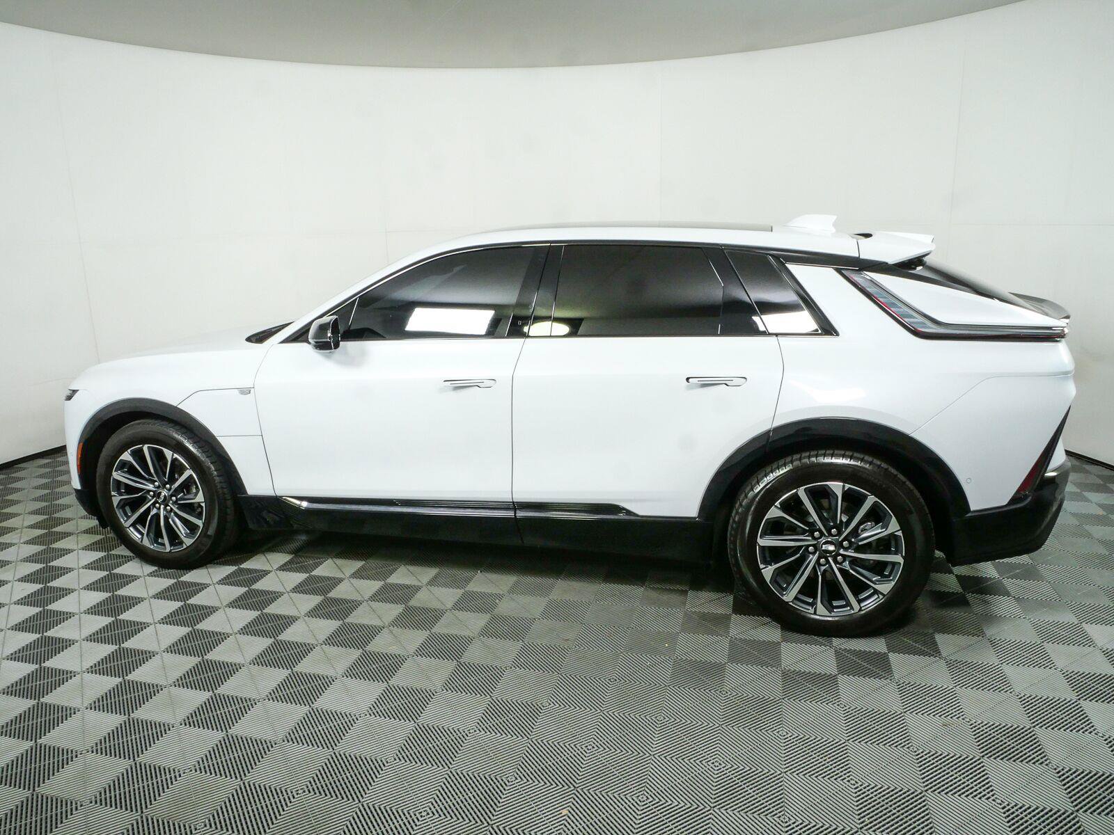 Used 2026 Cadillac Lyriq Sport RWD image 32