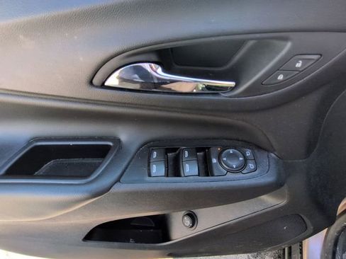 Used 2019 Chevrolet Equinox LT w/ Driver Convenience Package image 24