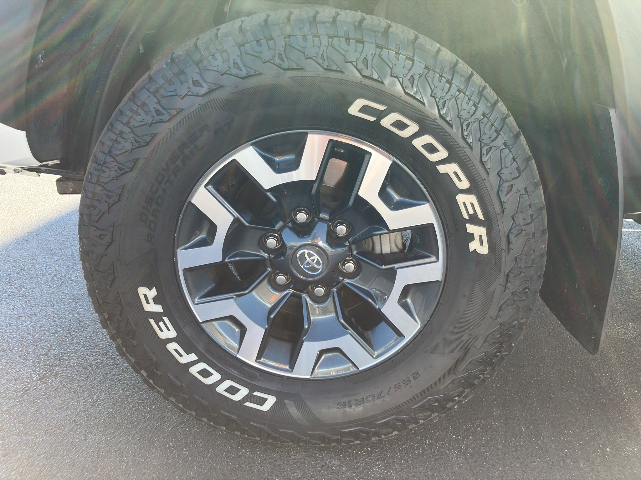 Used 2023 Toyota Tacoma TRD Off-Road w/ Black Out Package (TMS) AWD/4WD image 13