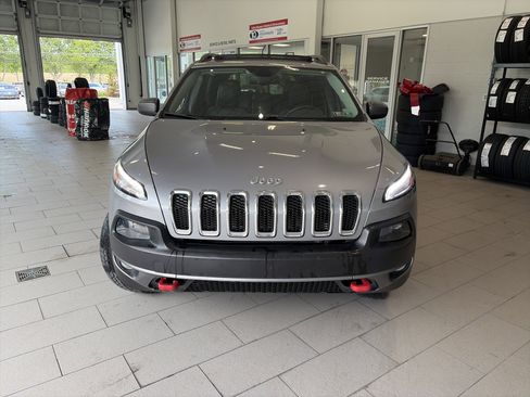 Used 2016 Jeep Cherokee Trailhawk w/ Comfort/Convenience Group AWD/4WD image 2