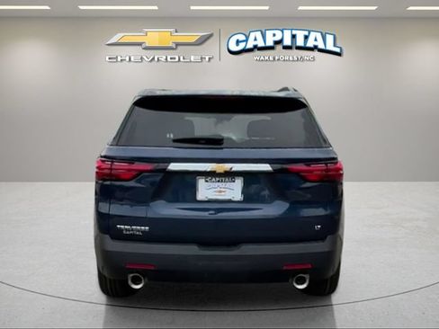 Used 2022 Chevrolet Traverse LT w/ LT Premium Package FWD image 5