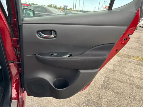 Used 2018 Nissan Leaf SV w/ SV Technology Package FWD image 23