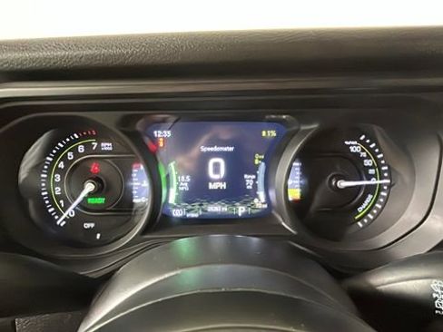 Used 2024 Jeep Wrangler Unlimited w/ Convenience Group AWD/4WD image 18