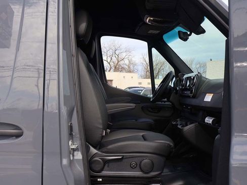 Used 2025 Mercedes-Benz Sprinter 3500 image 22