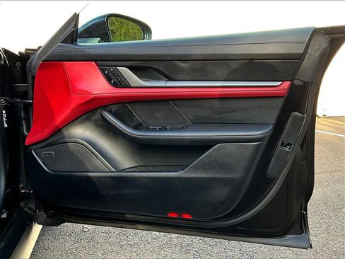 Used 2025 Porsche Taycan image 29